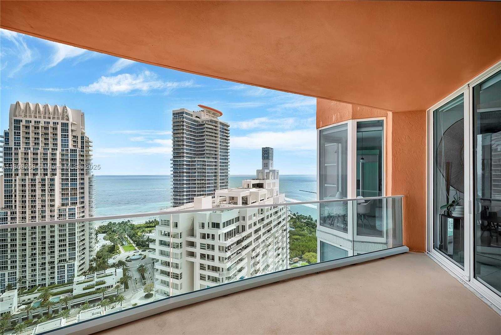 Small Image of 300 SOUTH POINTE DR #2802, Miami Beach Number 21