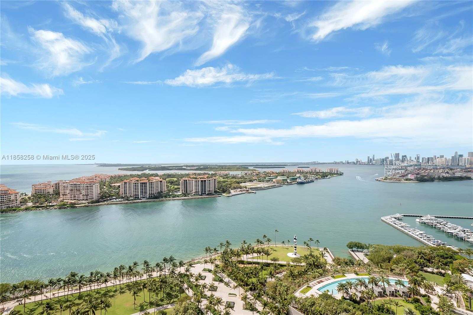 Small Image of 300 SOUTH POINTE DR #2802, Miami Beach Number 25
