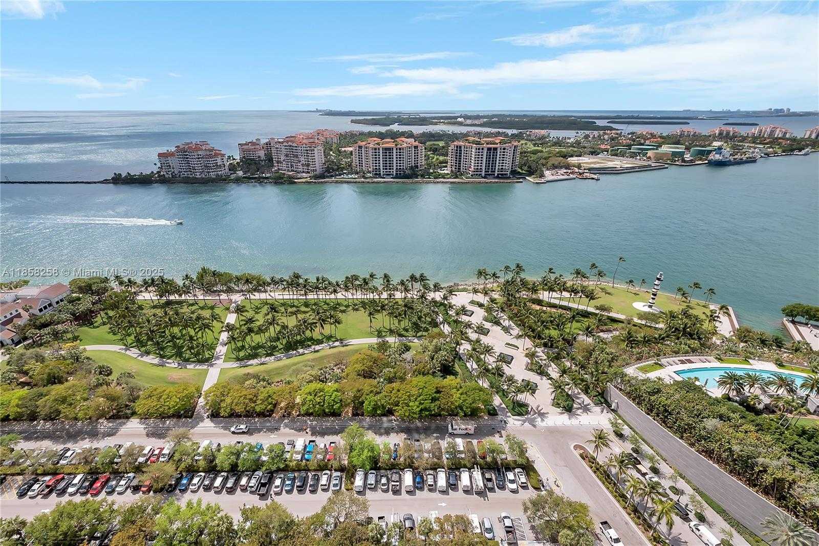 Small Image of 300 SOUTH POINTE DR #2802, Miami Beach Number 27