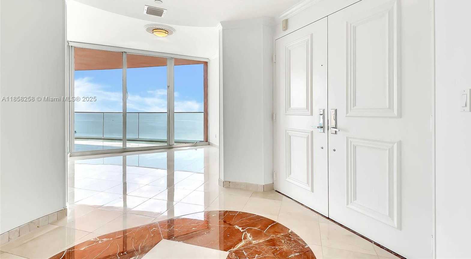Small Image of 300 SOUTH POINTE DR #2802, Miami Beach Number 5