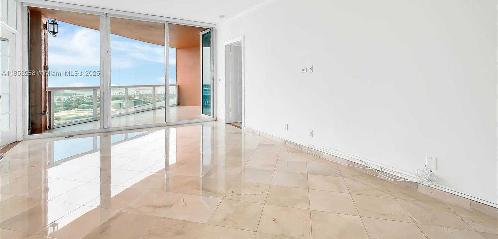 Small Image of 300 SOUTH POINTE DR #2802, Miami Beach Number 6