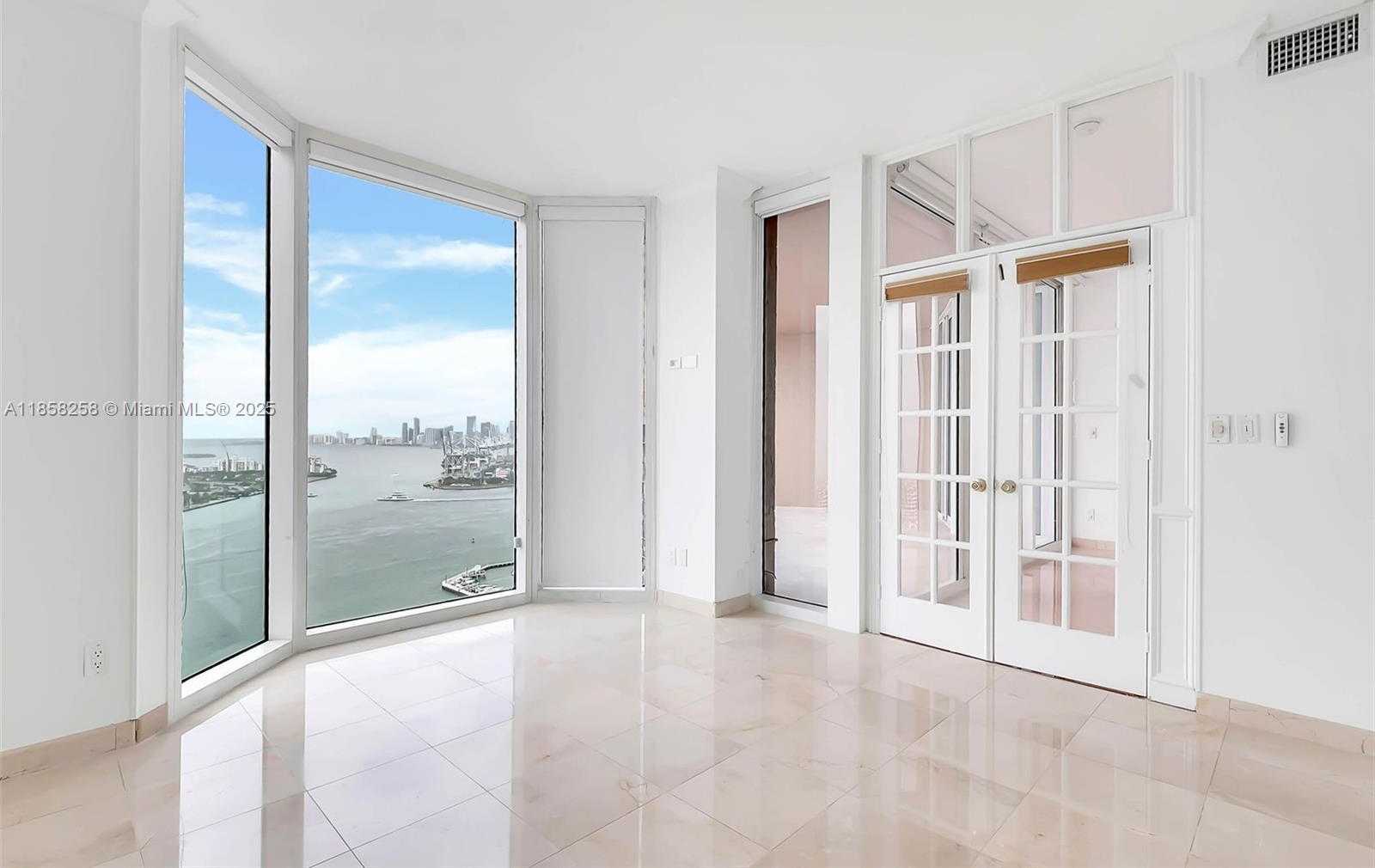 Small Image of 300 SOUTH POINTE DR #2802, Miami Beach Number 8