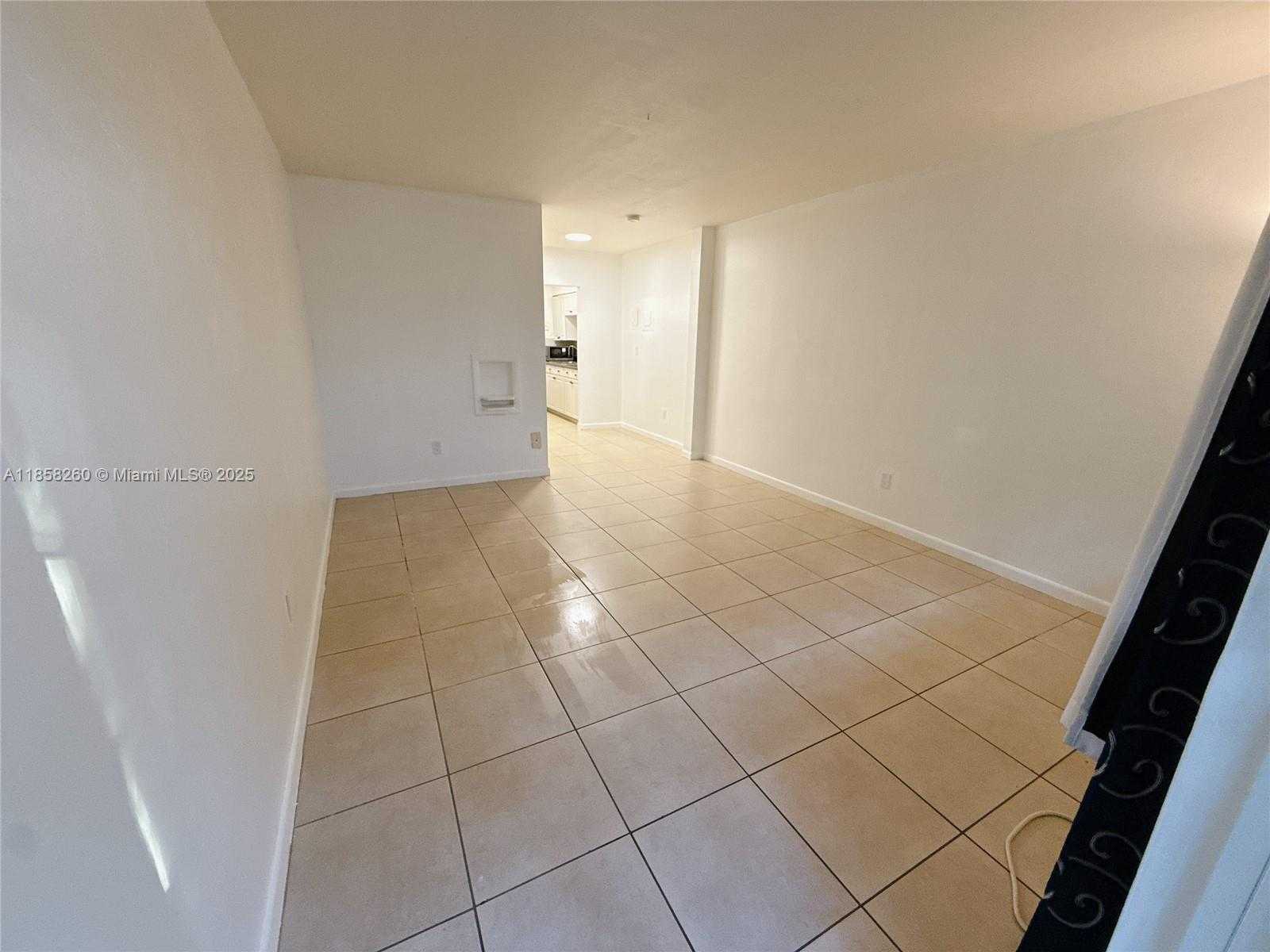Small Image of 7315 BYRON AVE #5, Miami Beach Number 3
