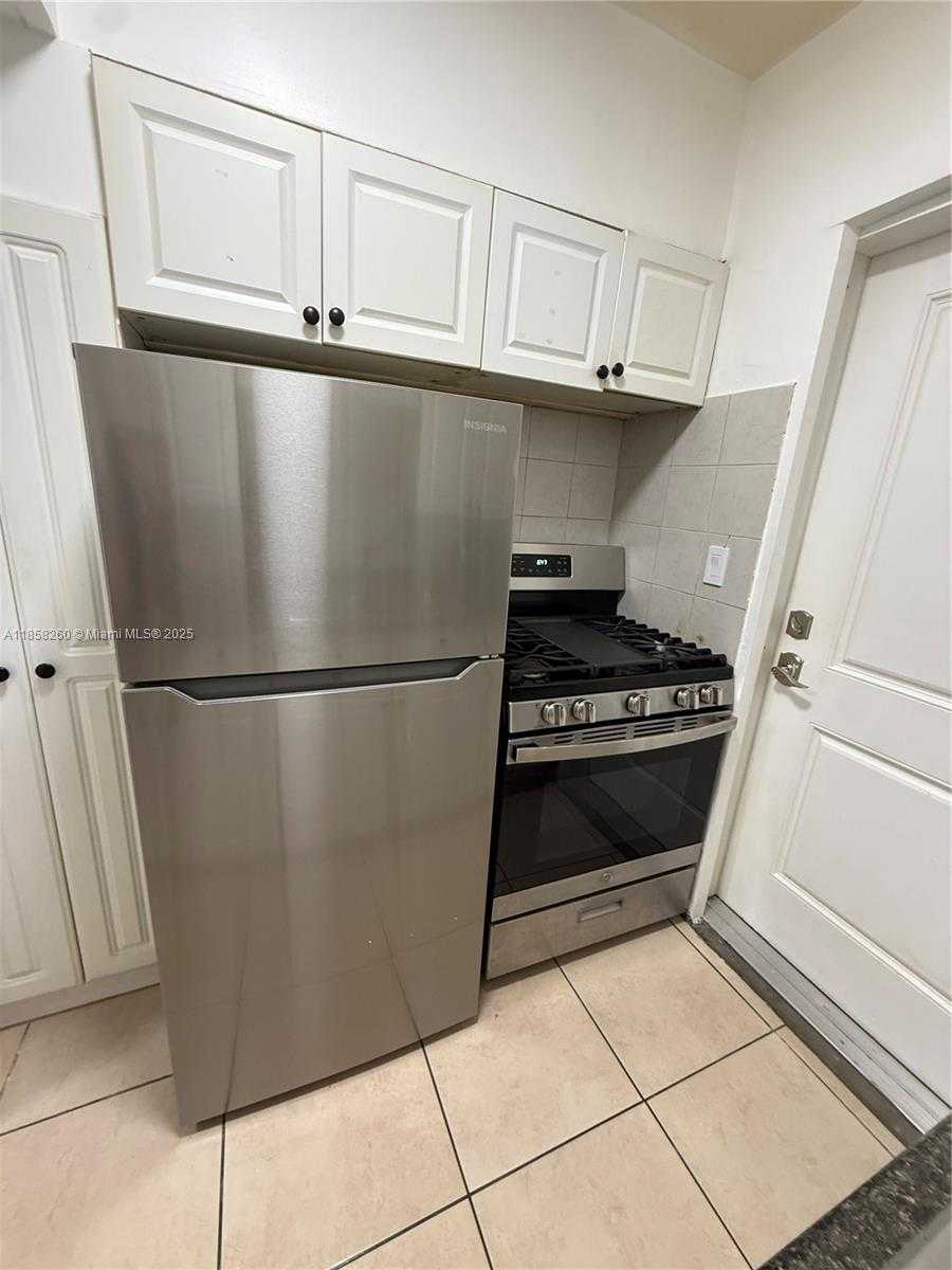 Small Image of 7315 BYRON AVE #5, Miami Beach Number 6