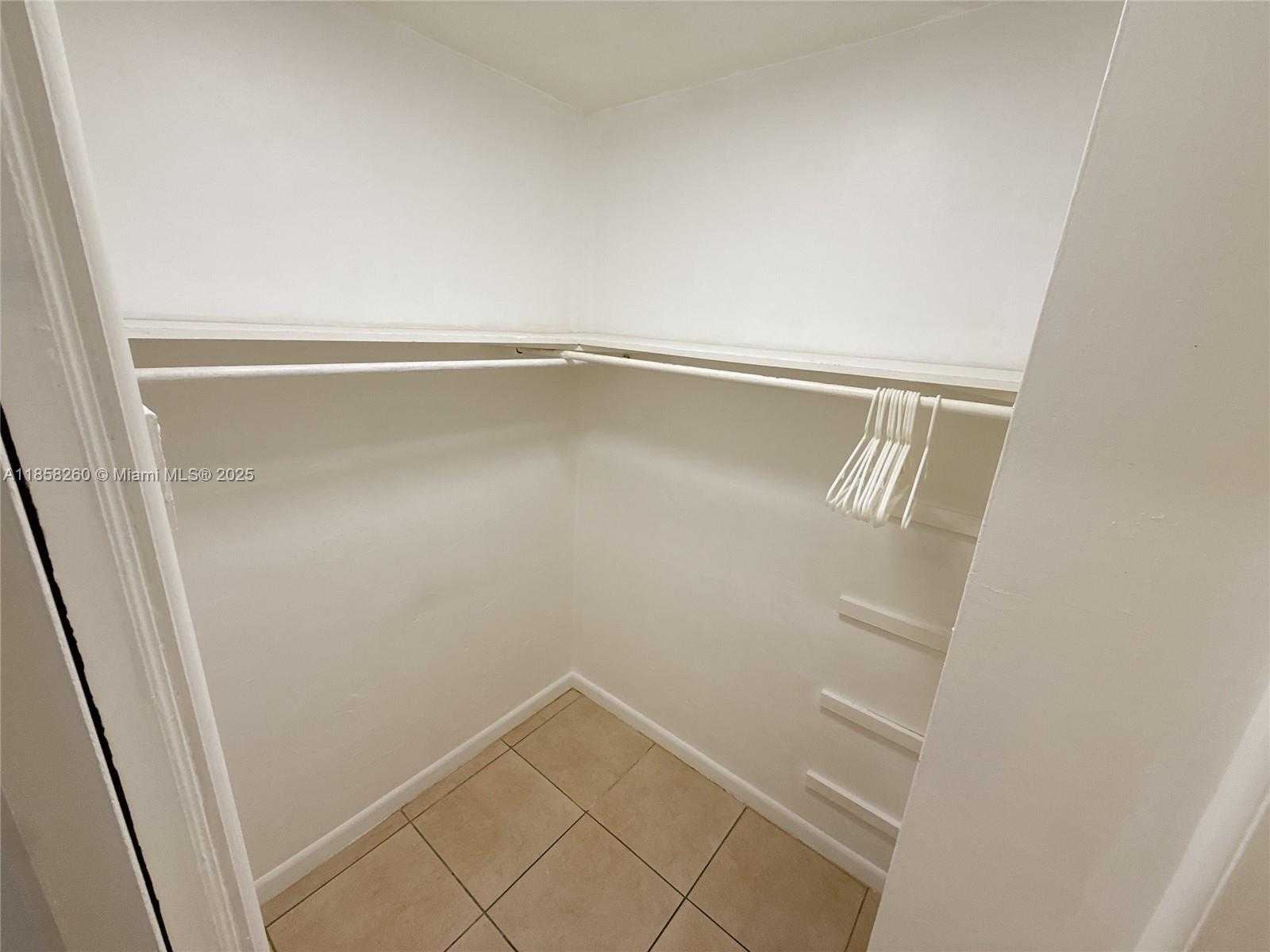 Small Image of 7315 BYRON AVE #5, Miami Beach Number 8