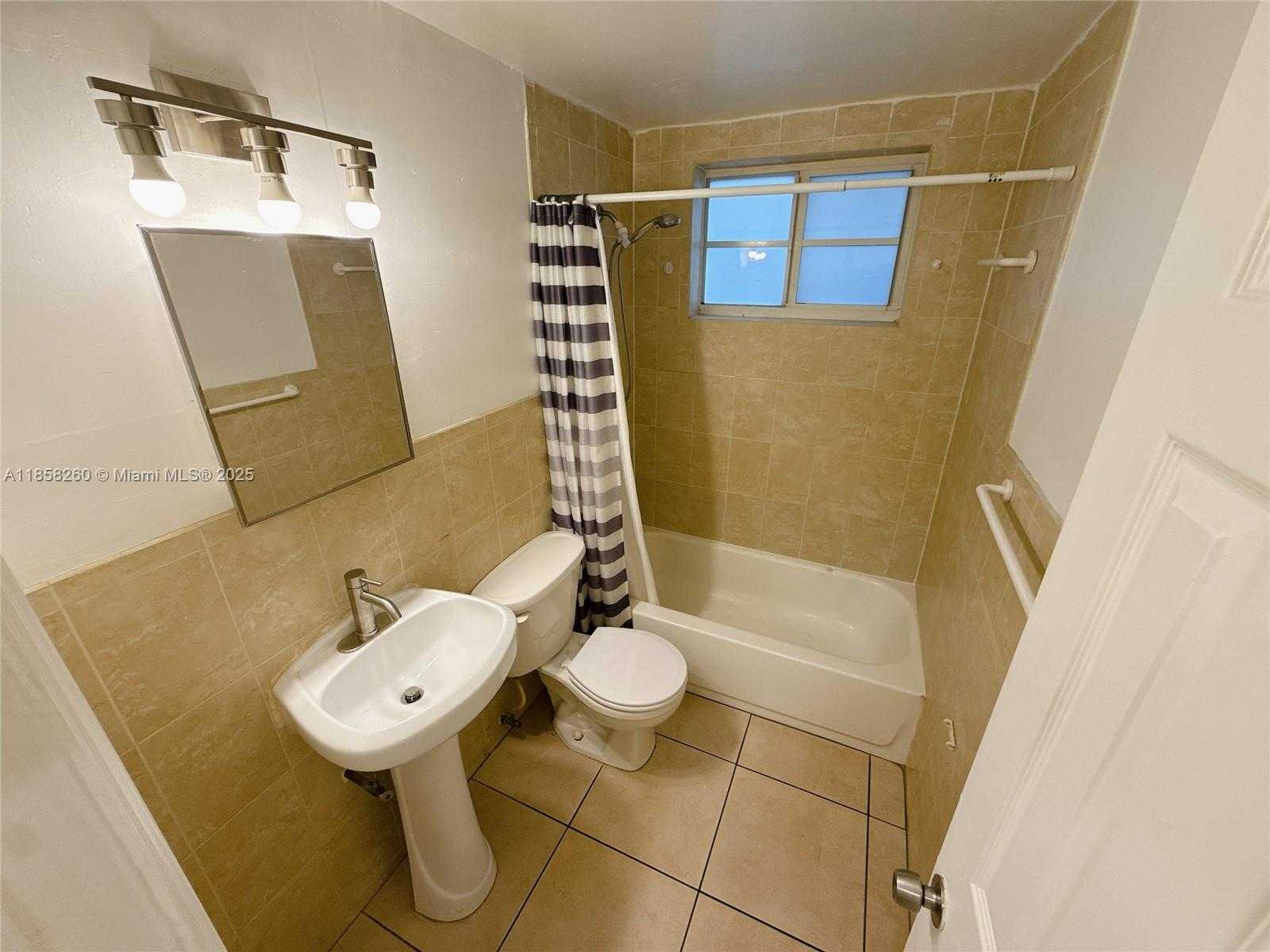 Small Image of 7315 BYRON AVE #5, Miami Beach Number 9