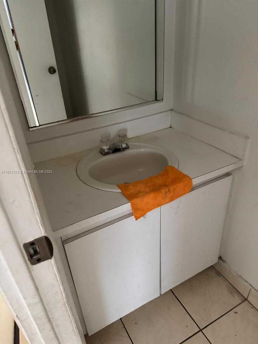 Small Image of 17901 NORTH WEST 68TH AVE #R209, Hialeah Number 12
