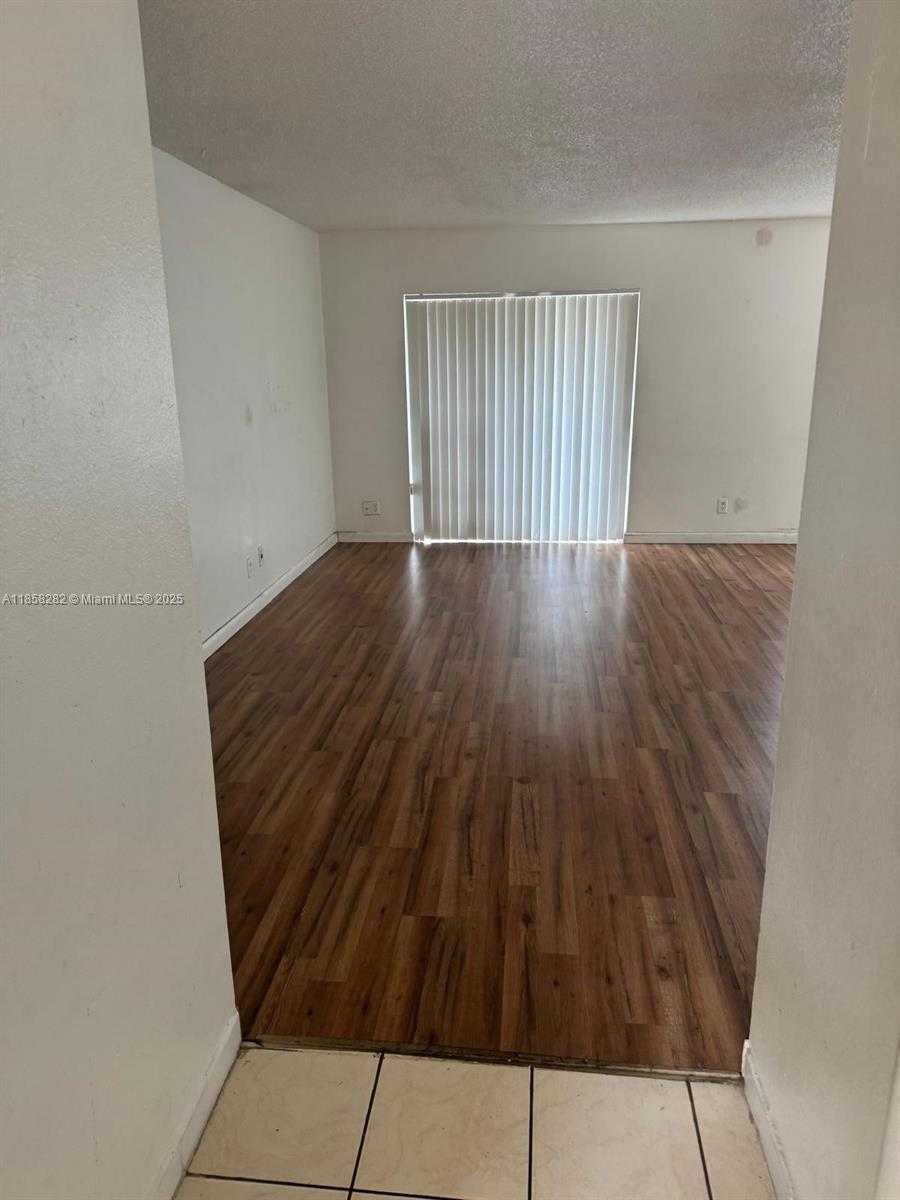 Small Image of 17901 NORTH WEST 68TH AVE #R209, Hialeah Number 3