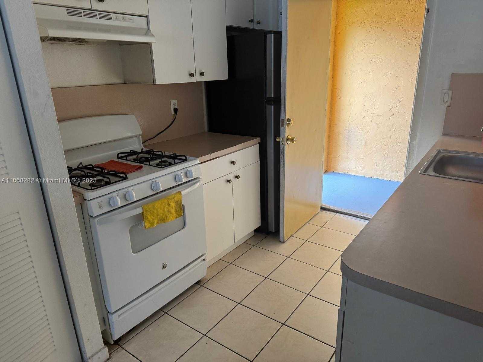 Small Image of 17901 NORTH WEST 68TH AVE #R209, Hialeah Number 9