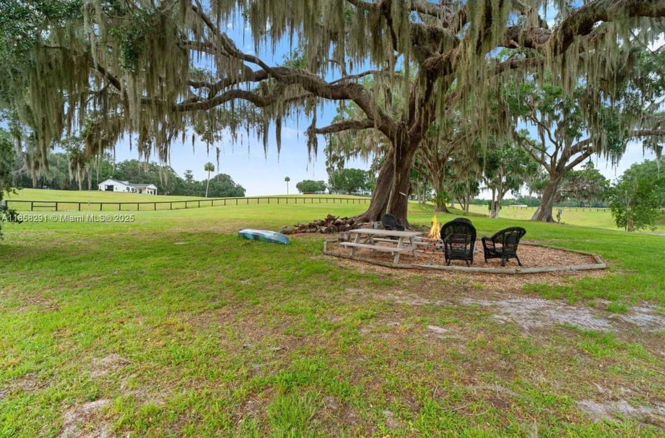 Small Image of 20925 NORTH WEST 100TH AVENUE RD, Other City - In The State Of Florida Number 18