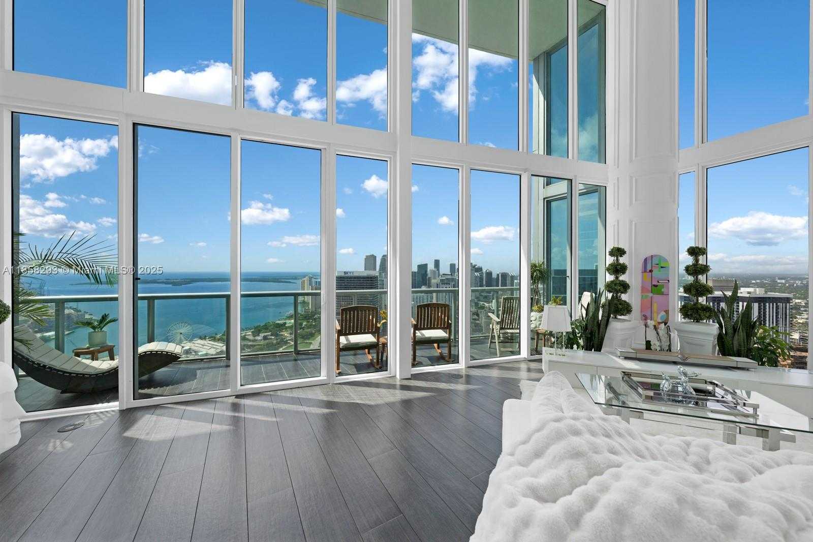 Small Image of 888 BISCAYNE BLVD #5701, Miami Number 2