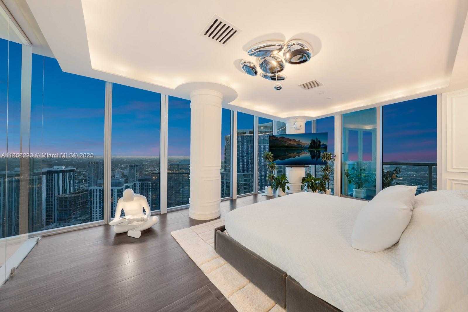 Small Image of 888 BISCAYNE BLVD #5701, Miami Number 31