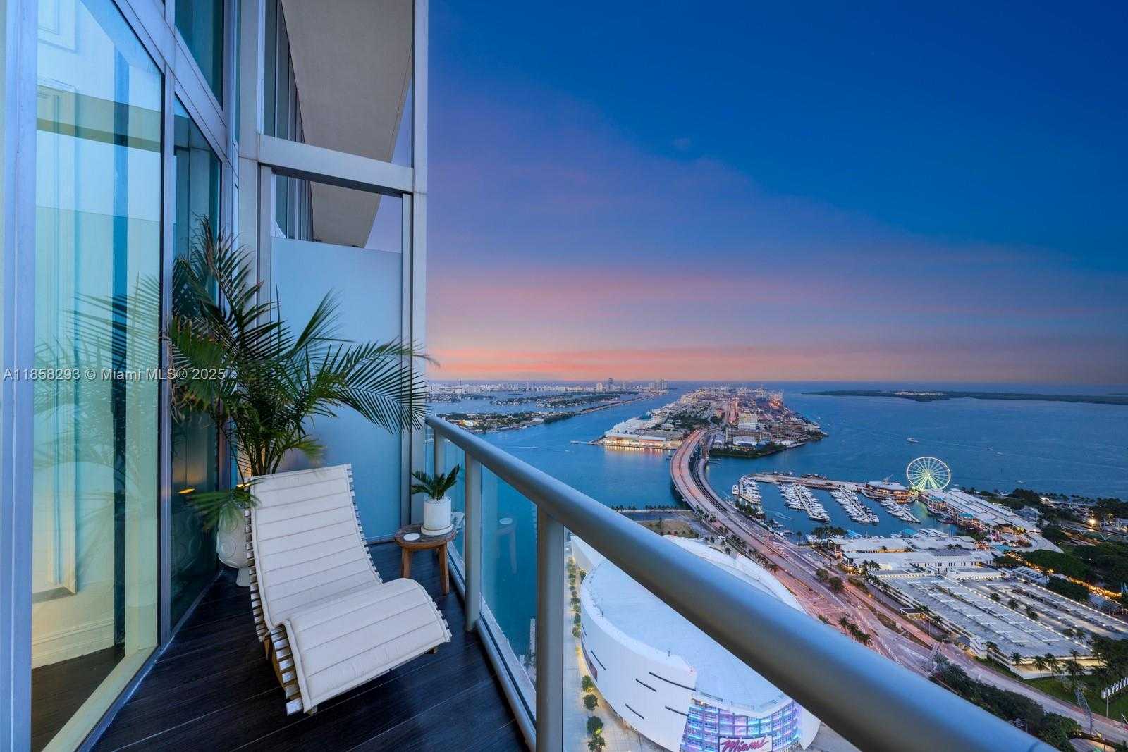 Small Image of 888 BISCAYNE BLVD #5701, Miami Number 32