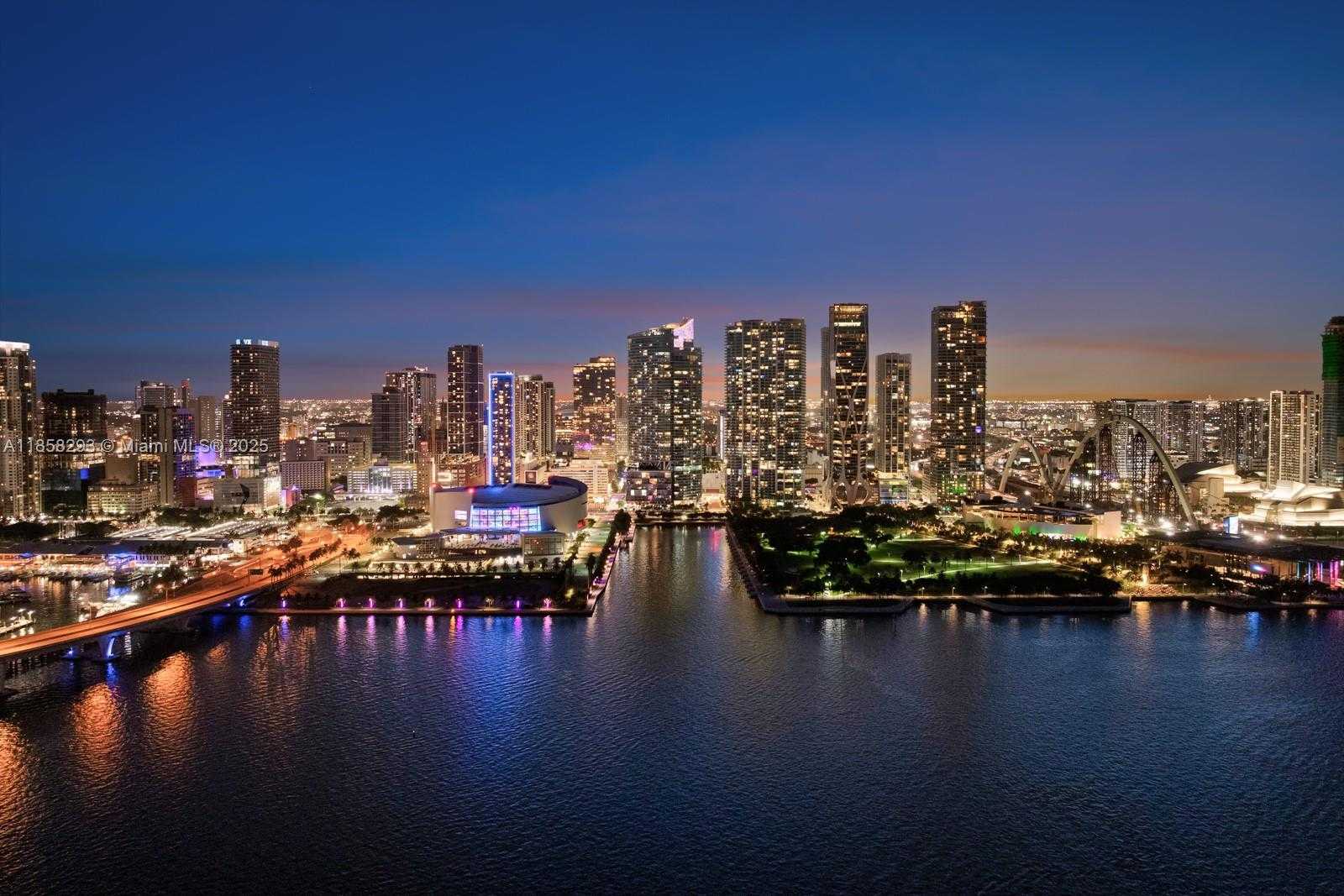 Small Image of 888 BISCAYNE BLVD #5701, Miami Number 34