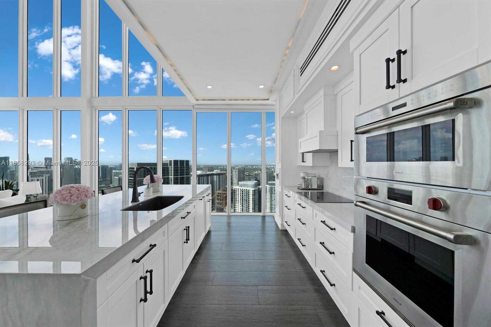 Small Image of 888 BISCAYNE BLVD #5701, Miami Number 4