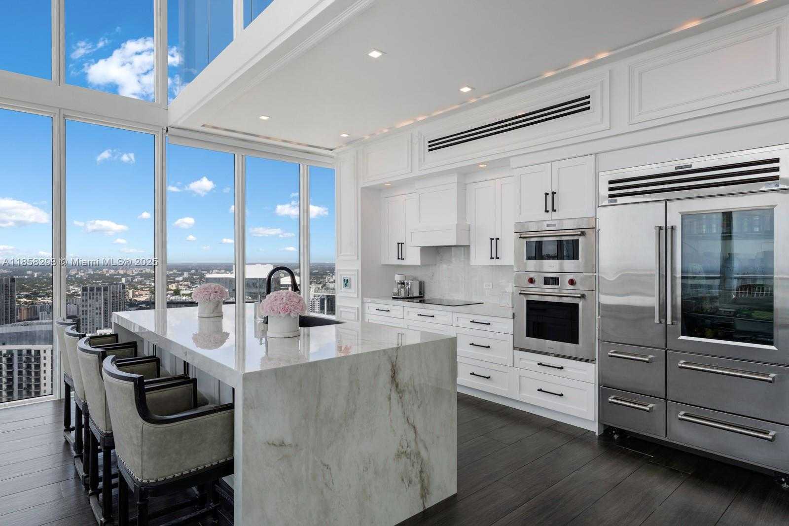 Small Image of 888 BISCAYNE BLVD #5701, Miami Number 5