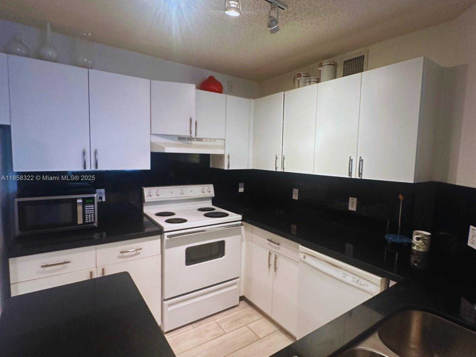 Small Image of 19555 EAST COUNTRY CLUB DR #8206, Aventura Number 6