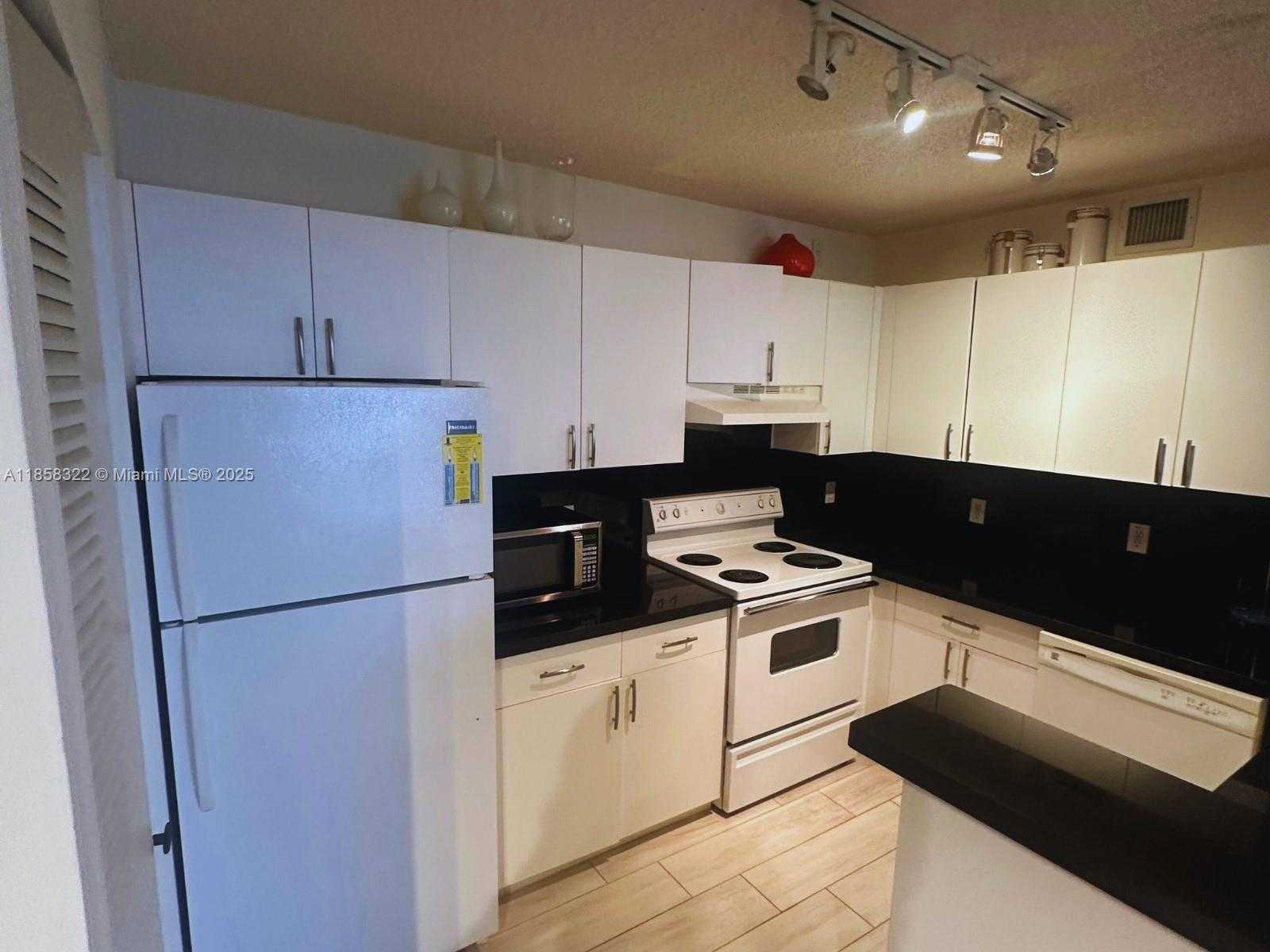 Small Image of 19555 EAST COUNTRY CLUB DR #8206, Aventura Number 7