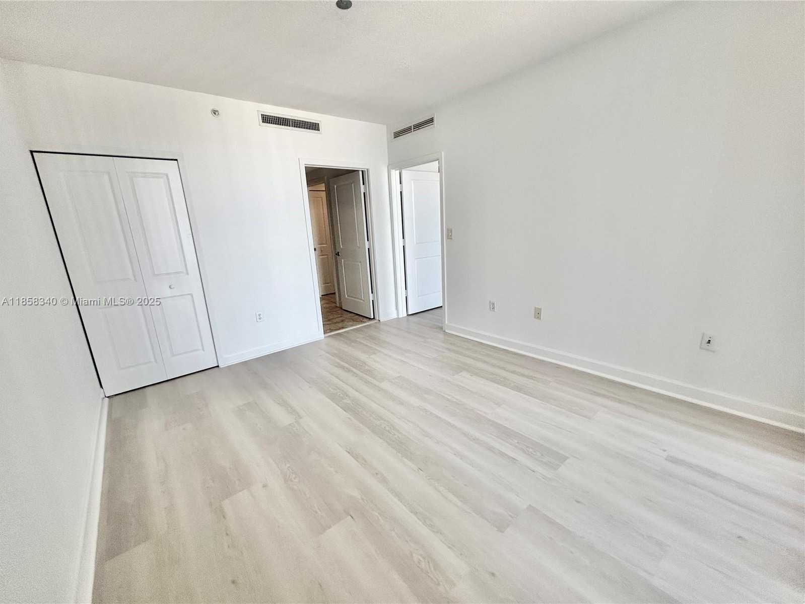 Small Image of 170 SOUTH EAST 14TH ST #3006, Miami Number 21