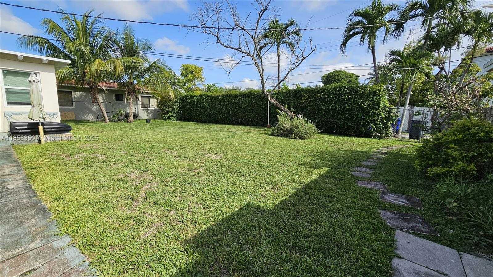 Small Image of 1701 SHENANDOAH ST #3, Hollywood Number 19