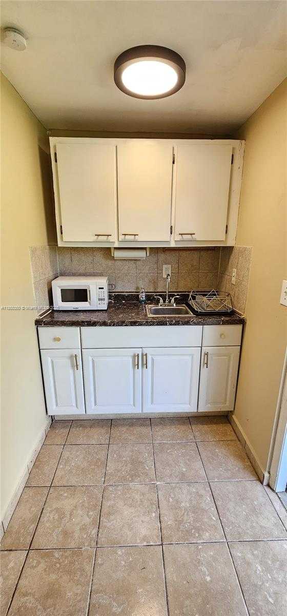 Small Image of 1701 SHENANDOAH ST #3, Hollywood Number 5