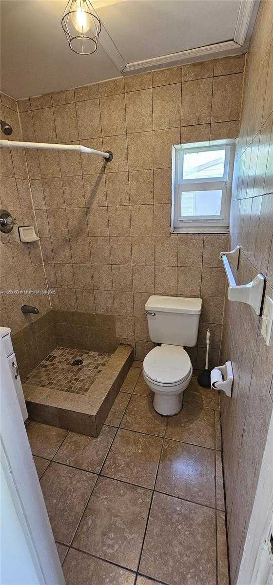 Small Image of 1701 SHENANDOAH ST #3, Hollywood Number 9