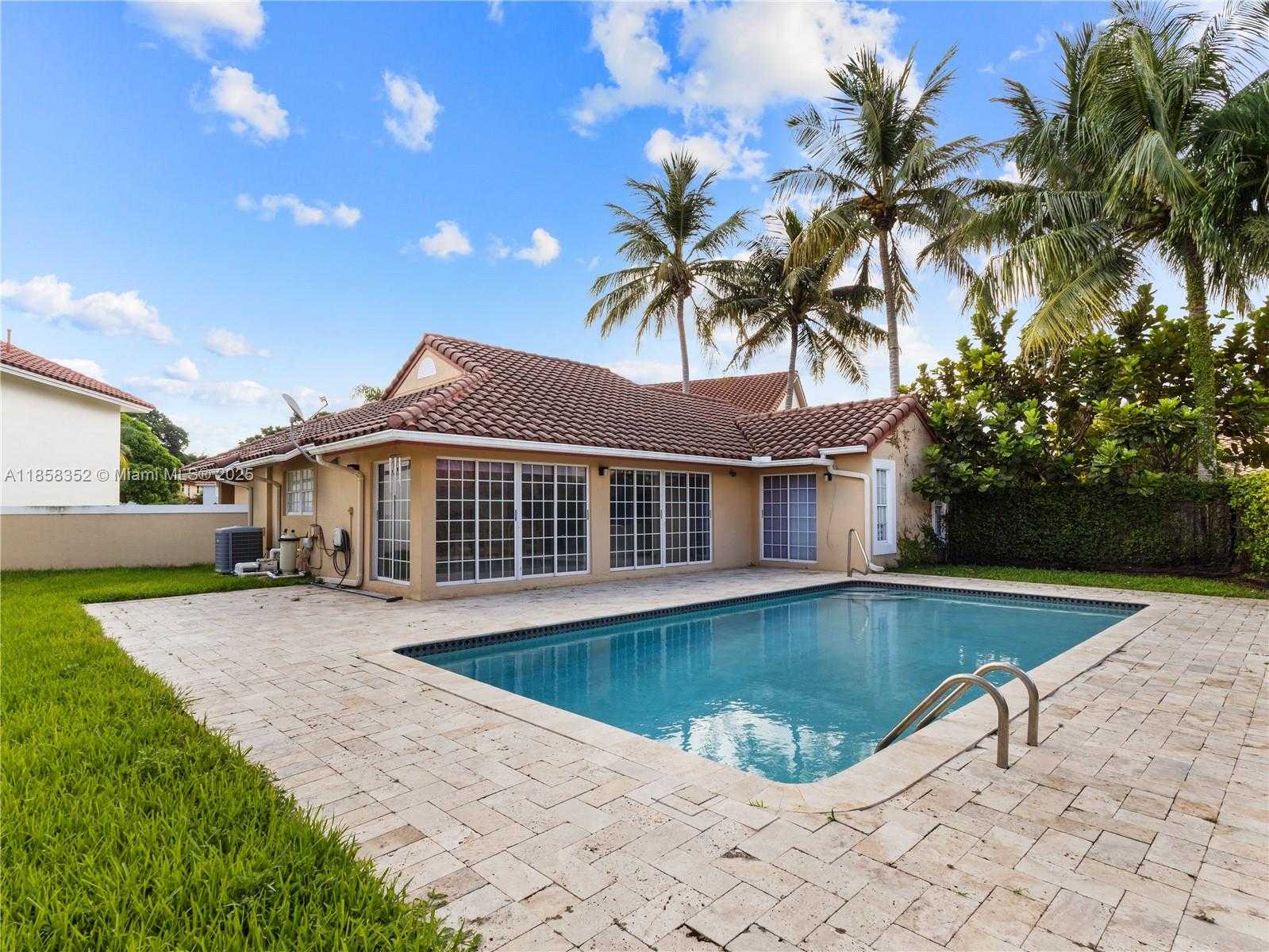 Small Image of 4678 NORTH WEST 103RD CT, Doral Number 19