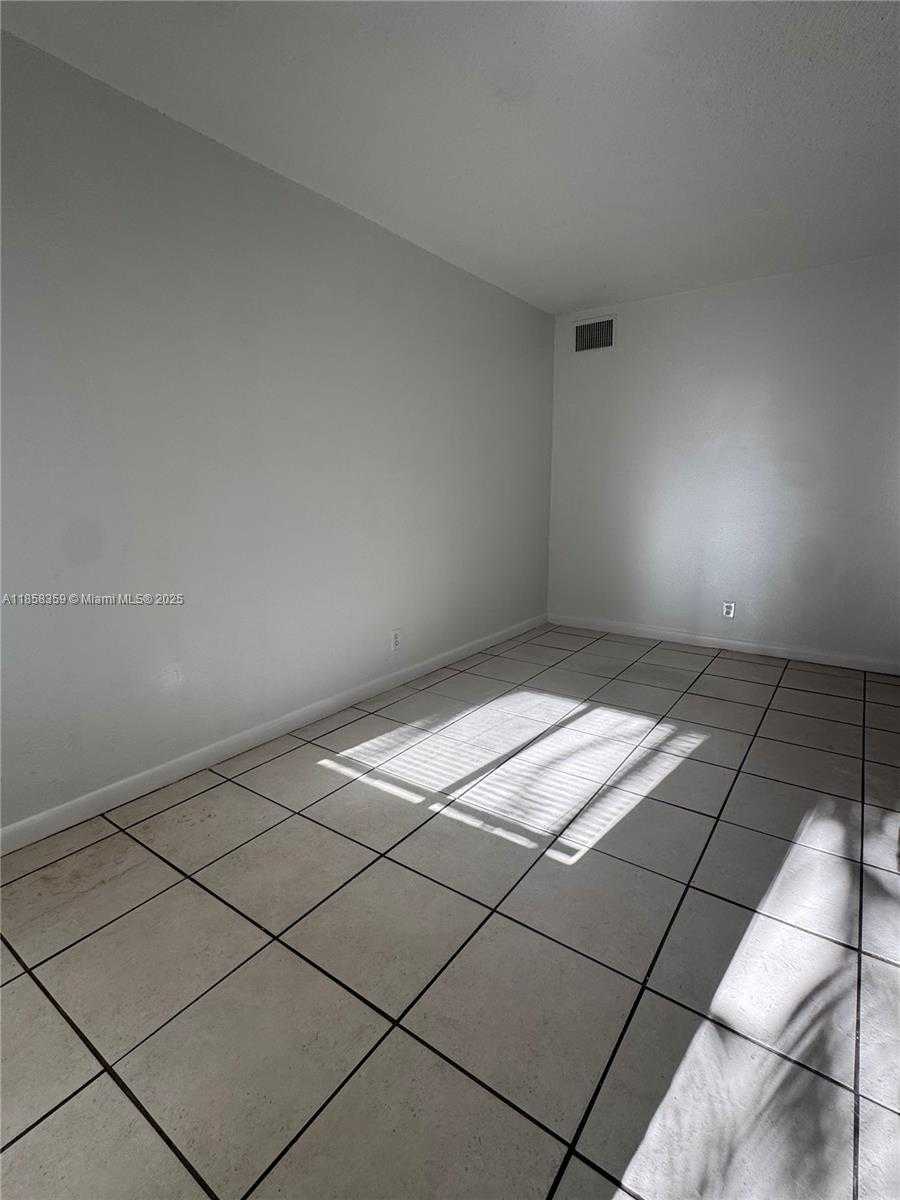 Small Image of 2331 ADAMS ST #7, Hollywood Number 2