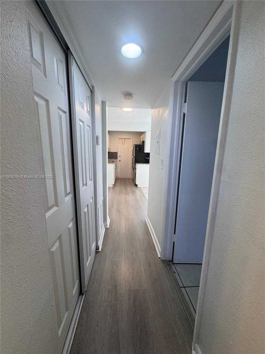 Small Image of 2331 ADAMS ST #7, Hollywood Number 3