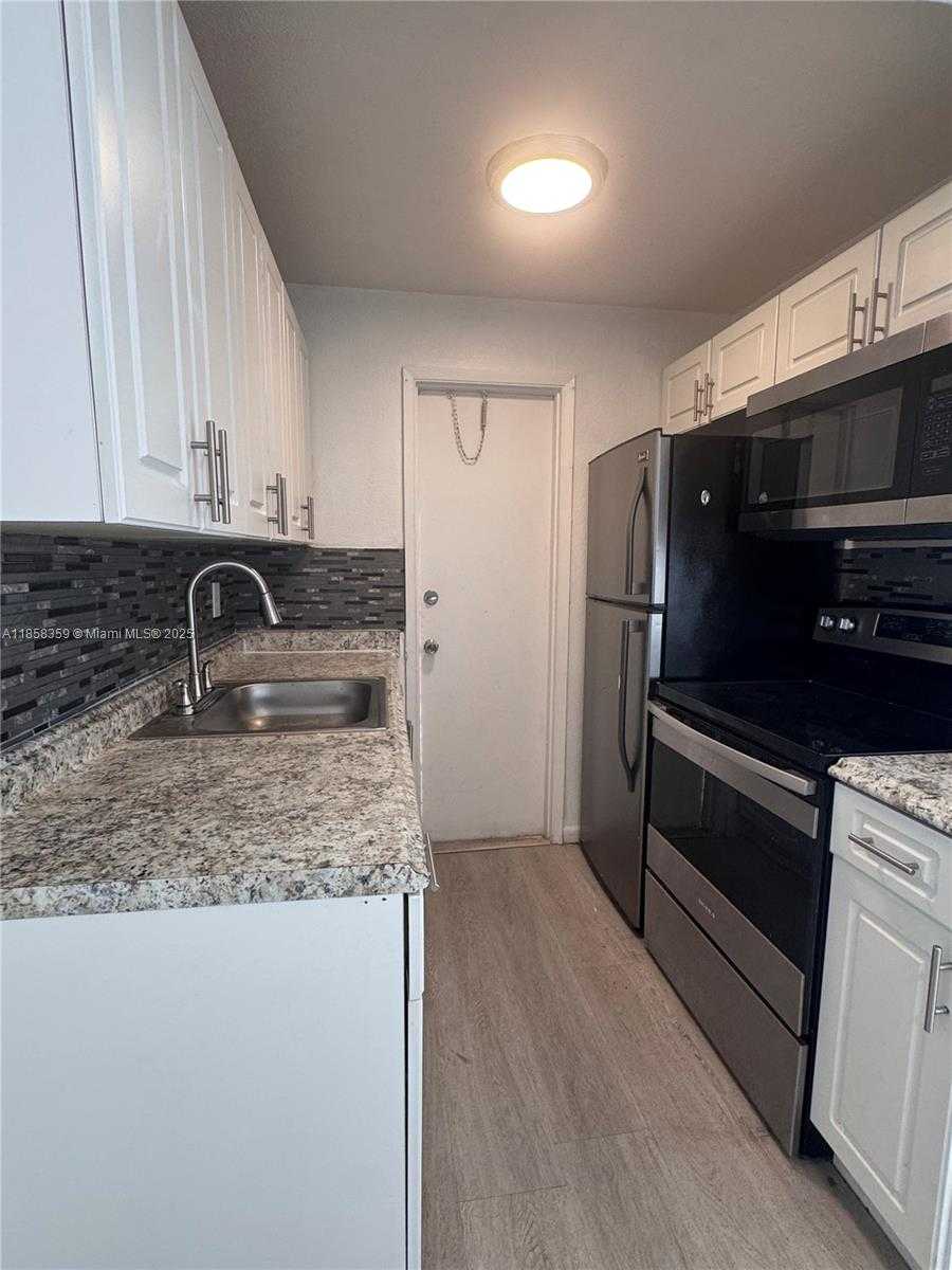 Small Image of 2331 ADAMS ST #7, Hollywood Number 6