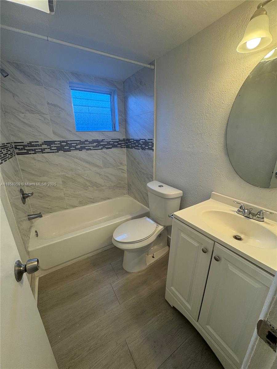 Small Image of 2331 ADAMS ST #7, Hollywood Number 7