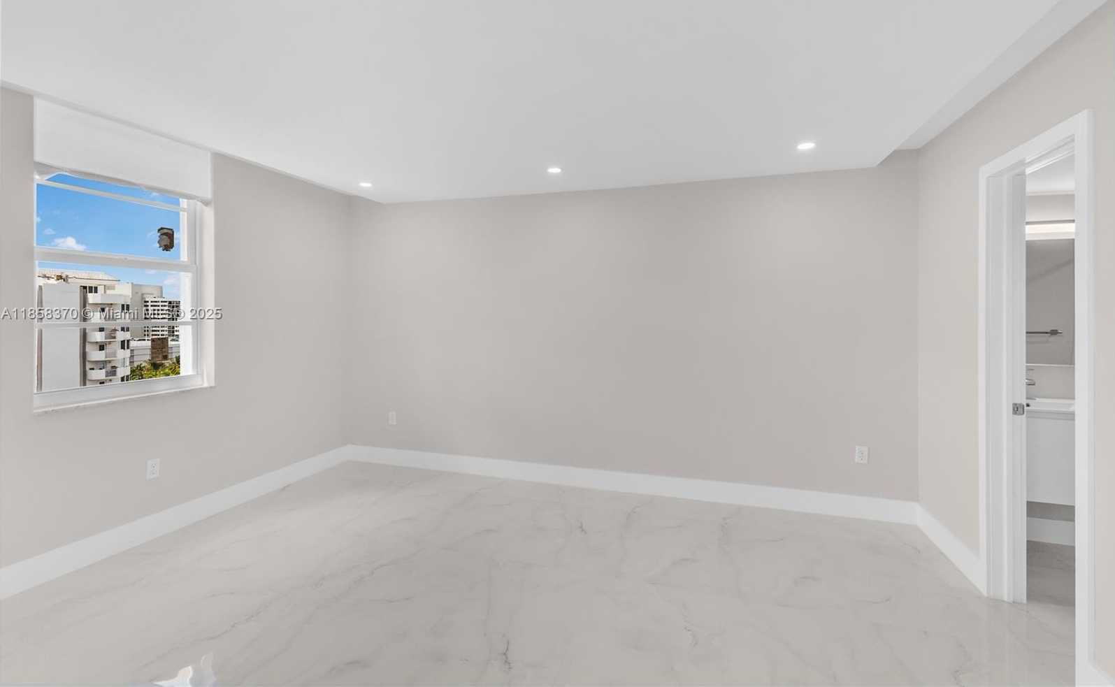 Small Image of 1331 LINCOLN RD #1302, Miami Beach Number 11
