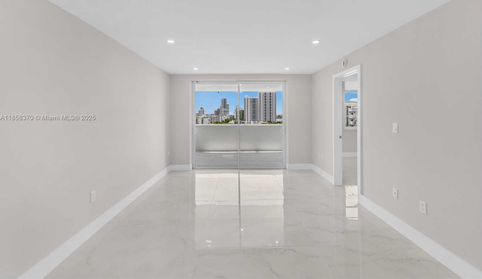 Small Image of 1331 LINCOLN RD #1302, Miami Beach Number 2