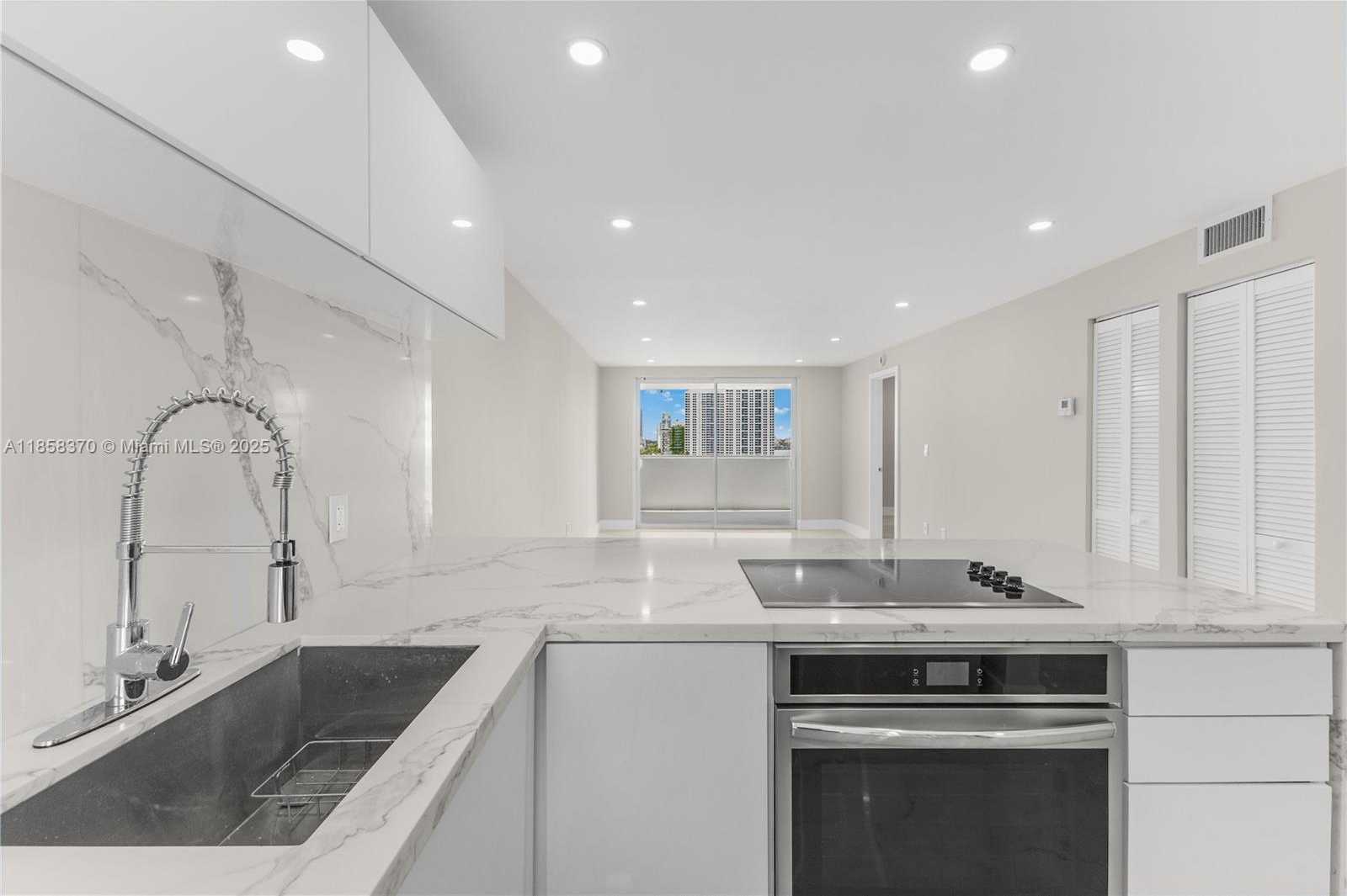 Small Image of 1331 LINCOLN RD #1302, Miami Beach Number 5