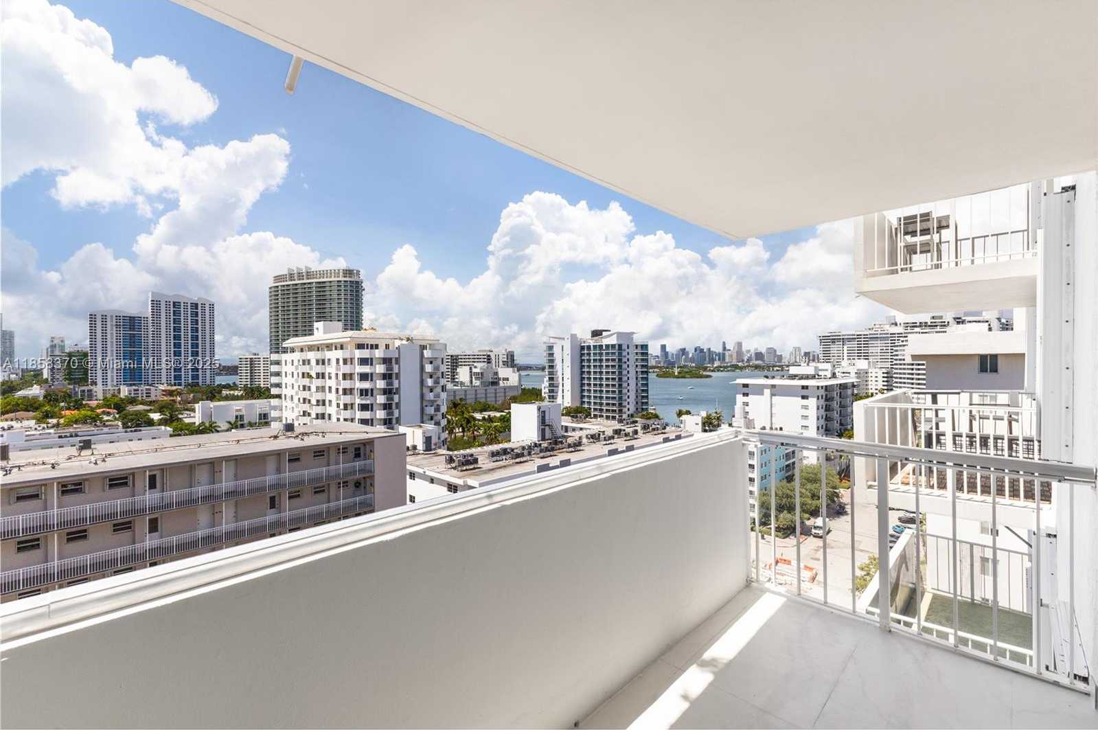Small Image of 1331 LINCOLN RD #1302, Miami Beach Number 6