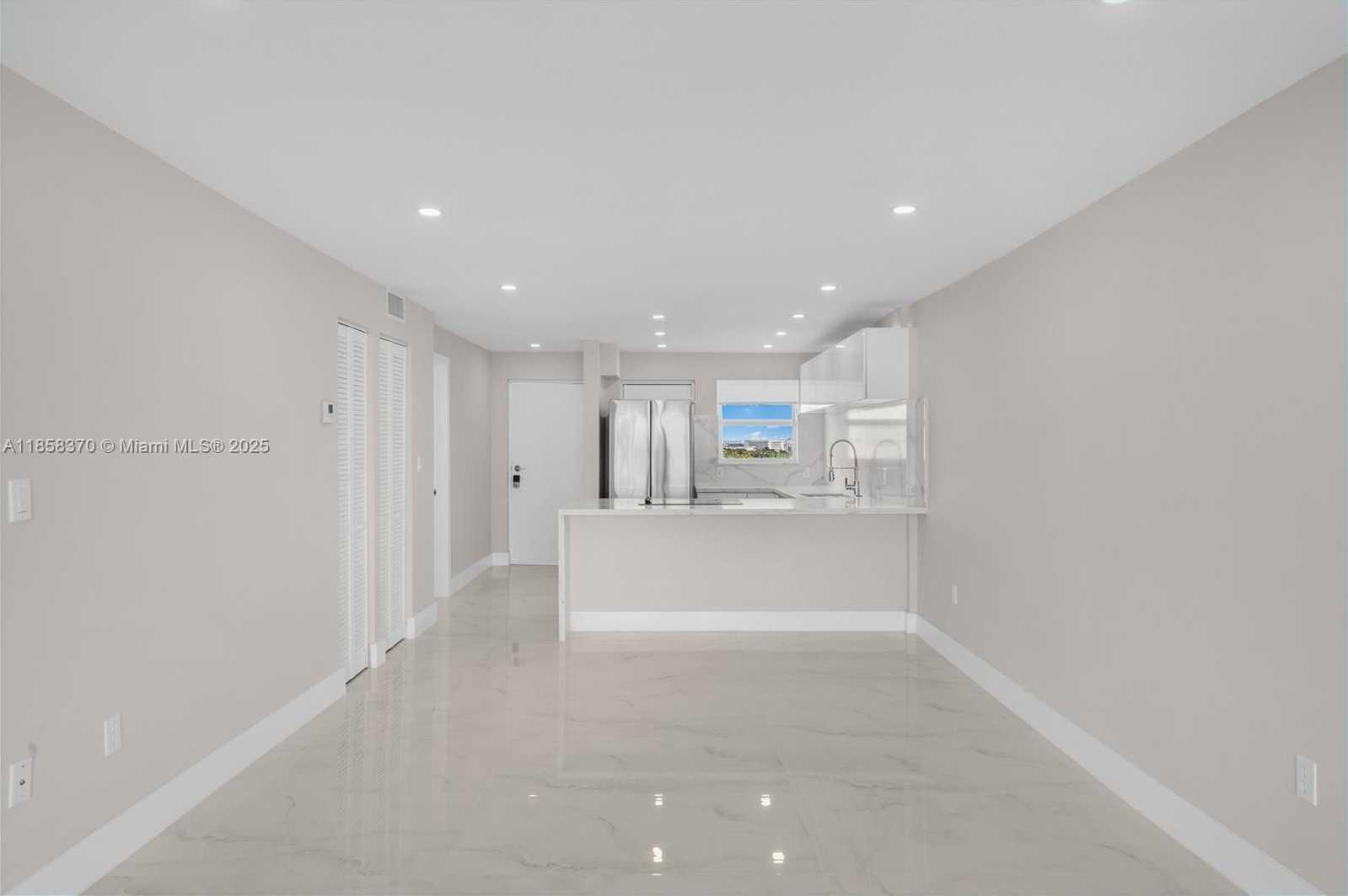 Small Image of 1331 LINCOLN RD #1302, Miami Beach Number 9