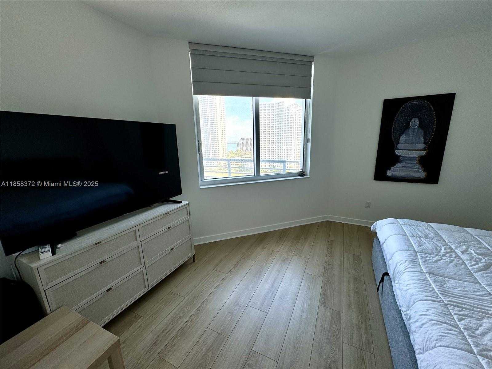 Small Image of 335 Biscayne Blvd, Miami, FL 33132, USA Number 10