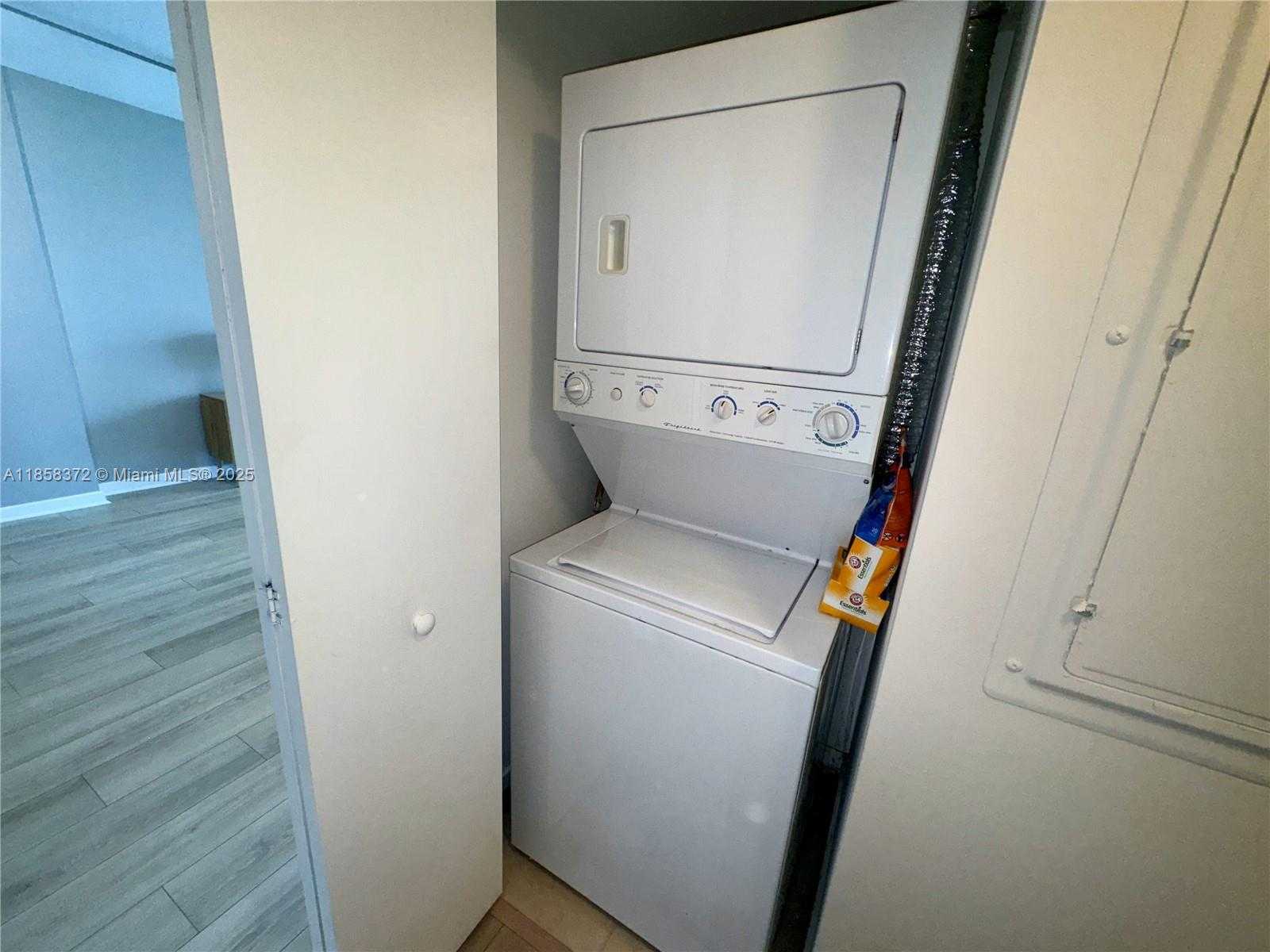 Small Image of 335 Biscayne Blvd, Miami, FL 33132, USA Number 12