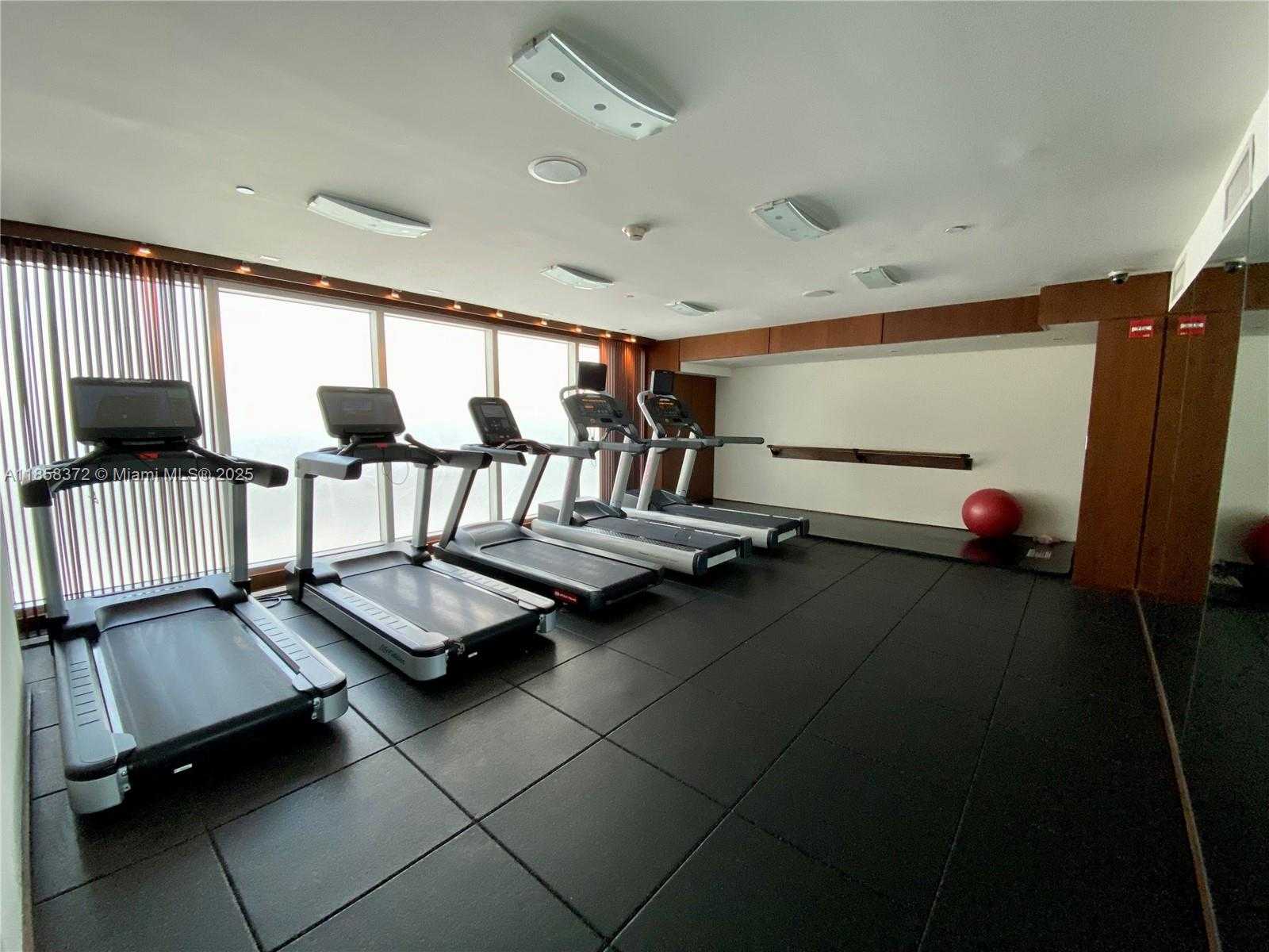 Small Image of 335 Biscayne Blvd, Miami, FL 33132, USA Number 16