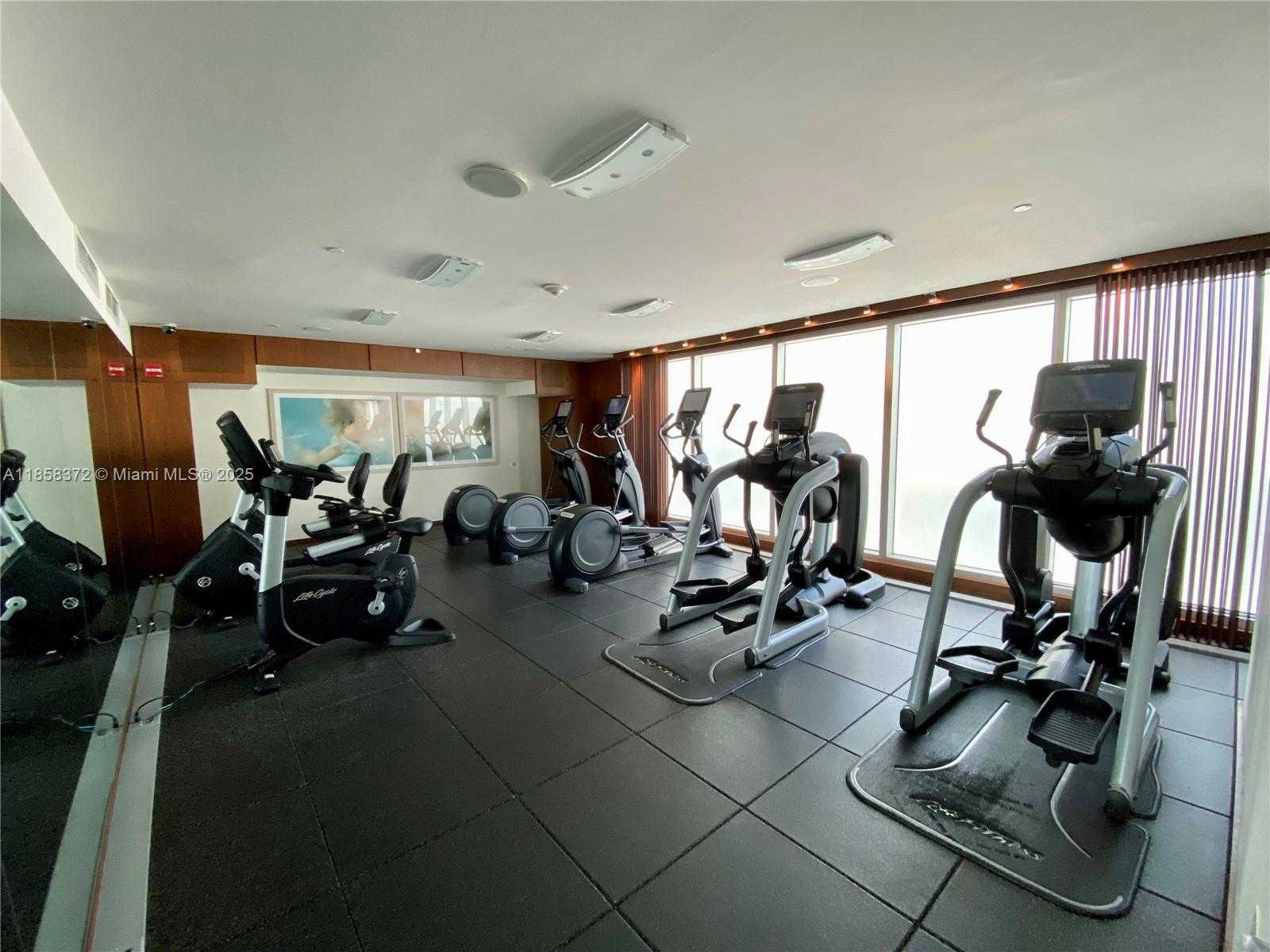 Small Image of 335 Biscayne Blvd, Miami, FL 33132, USA Number 17
