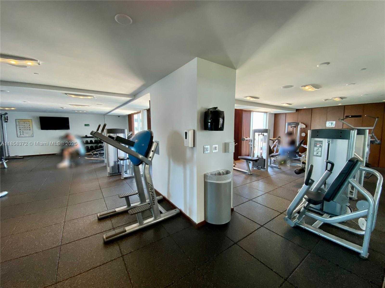 Small Image of 335 Biscayne Blvd, Miami, FL 33132, USA Number 18