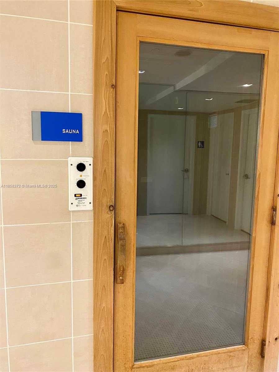 Small Image of 335 Biscayne Blvd, Miami, FL 33132, USA Number 19