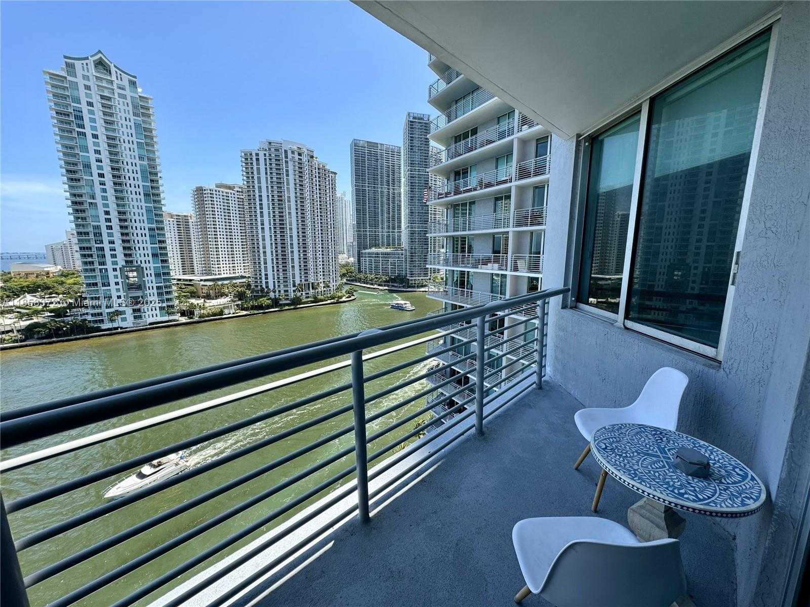 Small Image of 335 Biscayne Blvd, Miami, FL 33132, USA Number 2