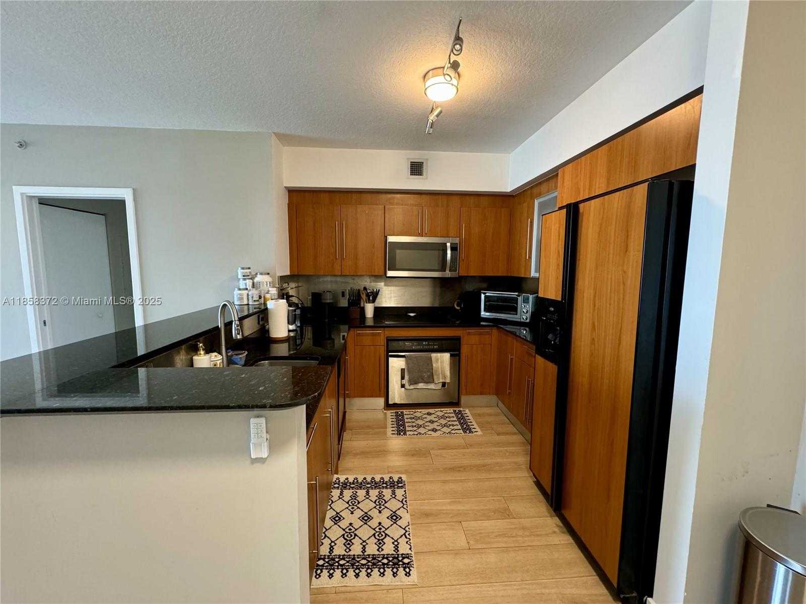 Small Image of 335 Biscayne Blvd, Miami, FL 33132, USA Number 6