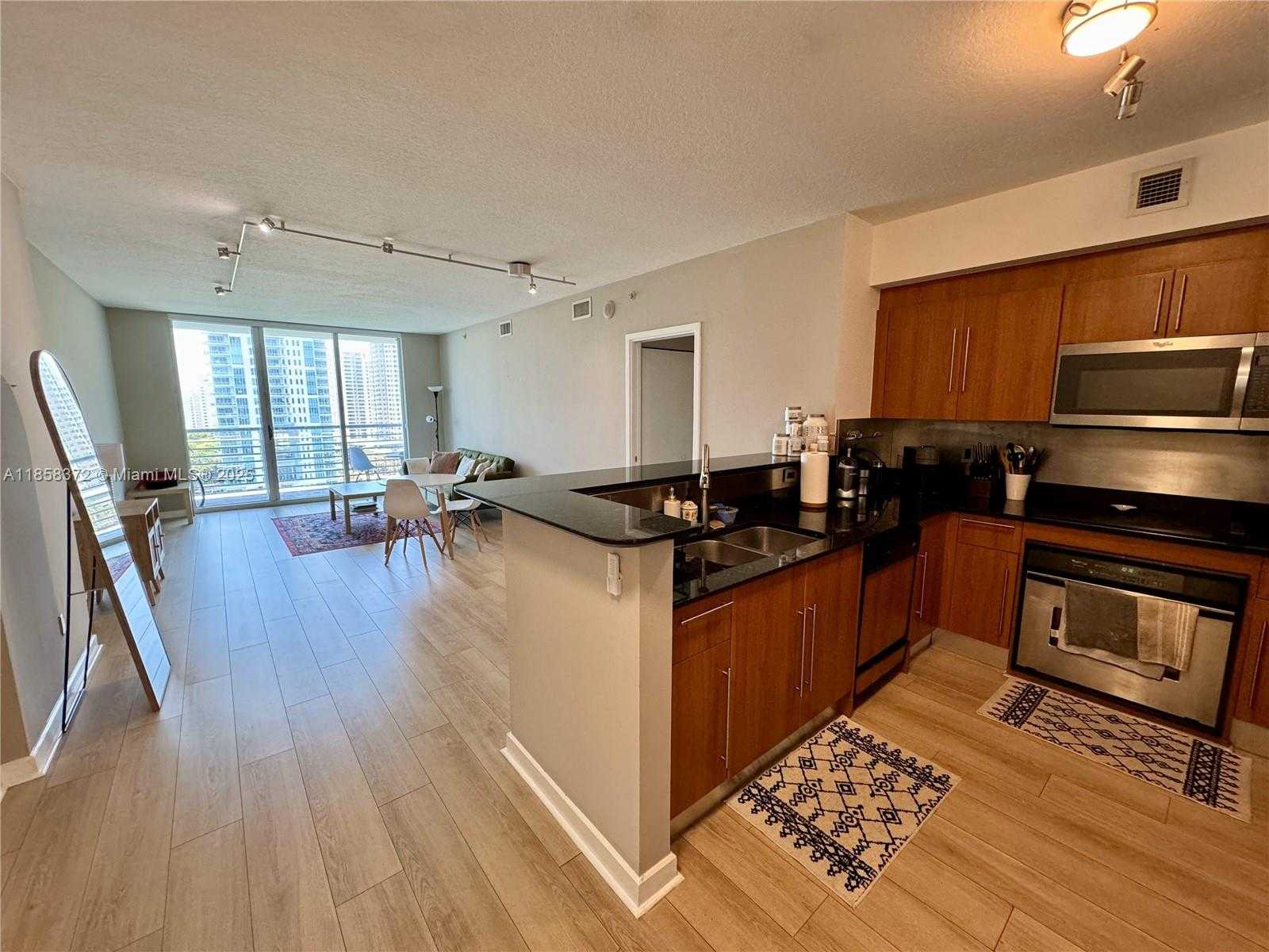 Small Image of 335 Biscayne Blvd, Miami, FL 33132, USA Number 7