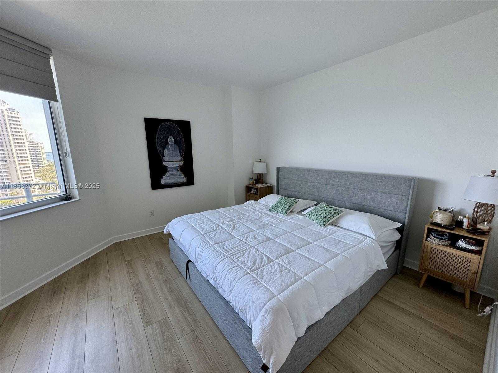 Small Image of 335 Biscayne Blvd, Miami, FL 33132, USA Number 9