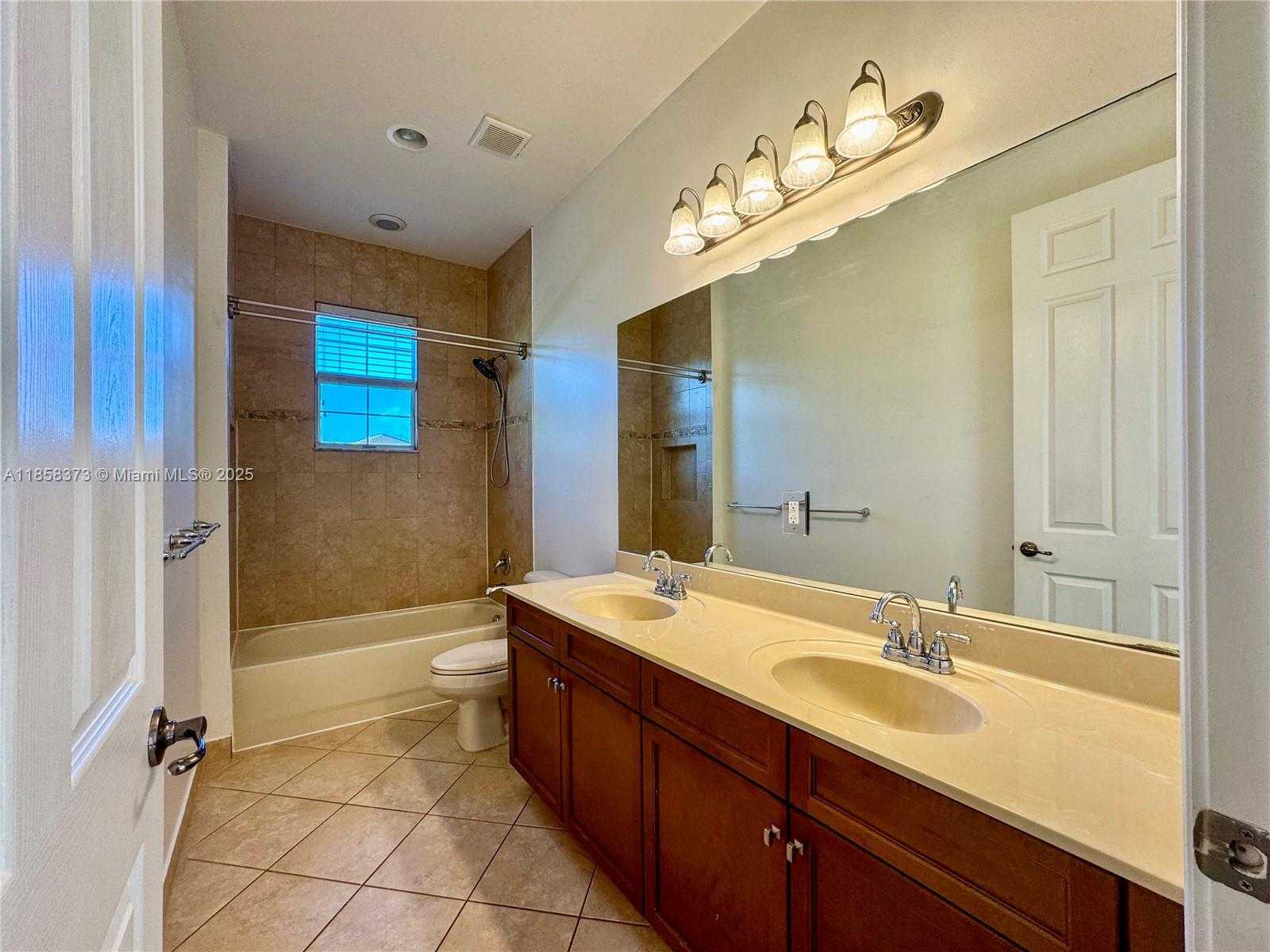 Small Image of 11894 FOX HILL CIR, Boynton Beach Number 18