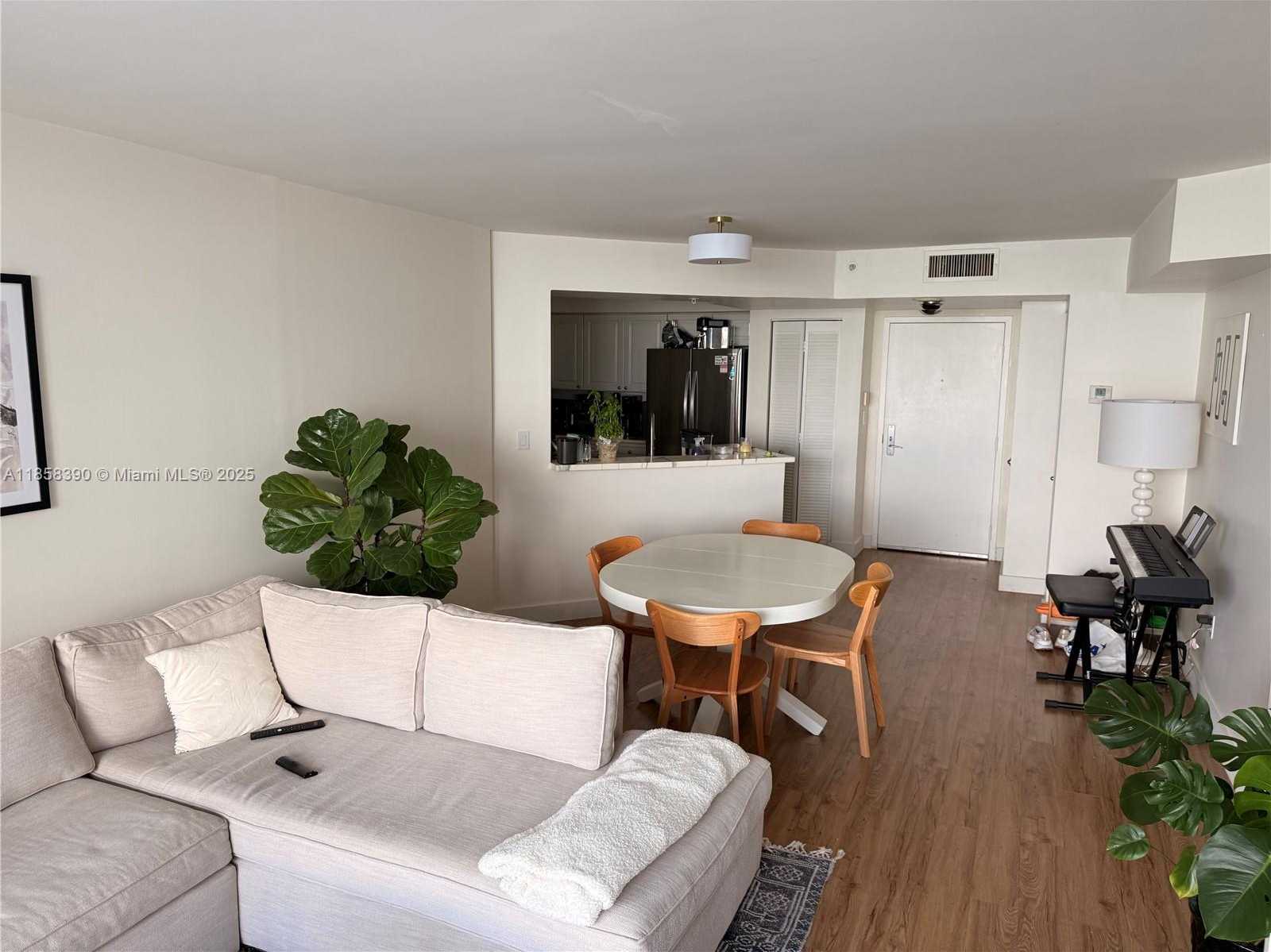 Small Image of 1900 SUNSET HARBOUR DR #1614, Miami Beach Number 4