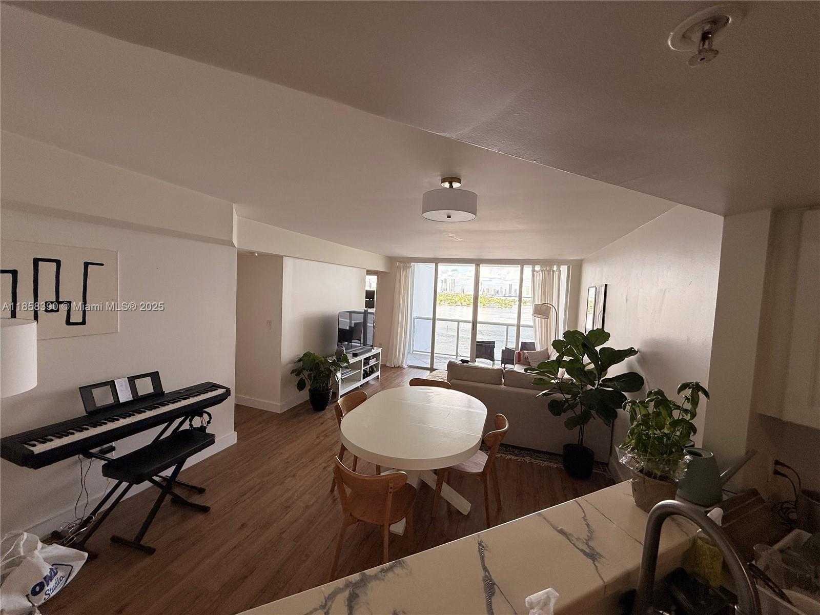 Small Image of 1900 SUNSET HARBOUR DR #1614, Miami Beach Number 5