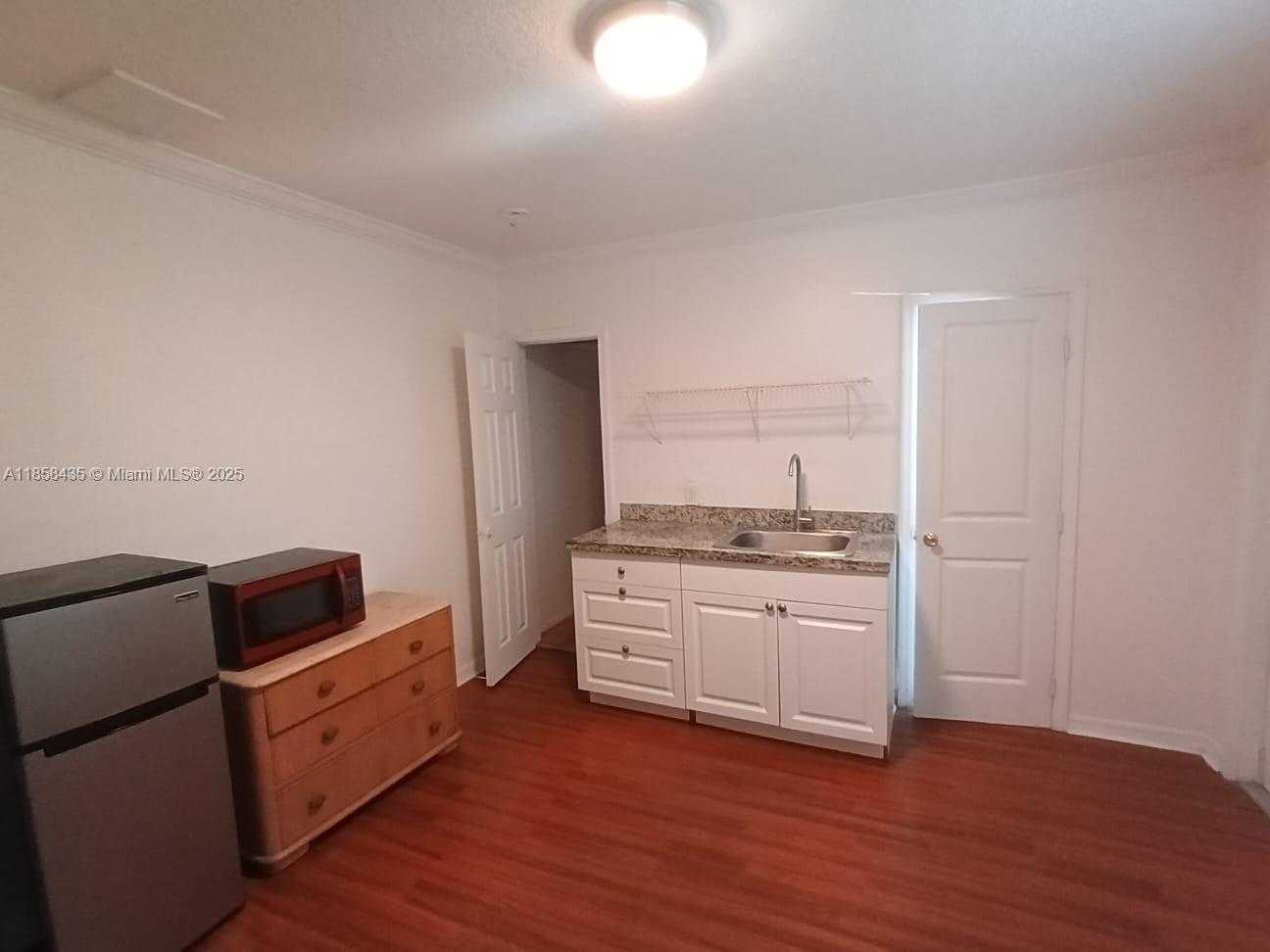 Small Image of 919 NORTH 19TH AVE #b, Hollywood Number 2